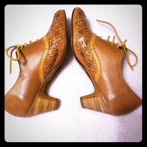 Brown Pikolinos Cutout Wingtip Oxford Heels, US sz. 6